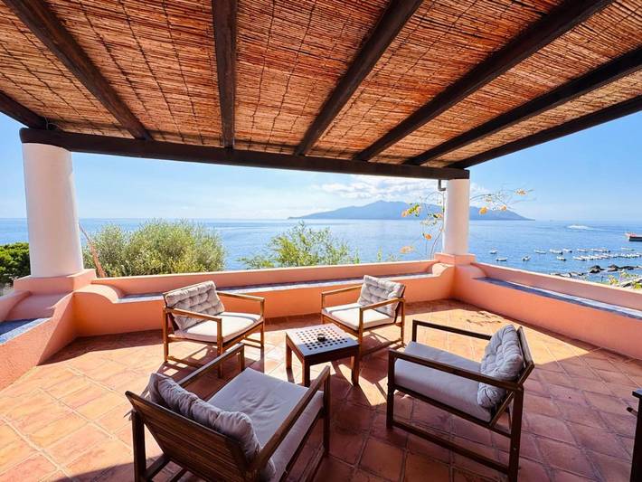 Villa per 6 persone, con balcone e panorama alle Isole Eolie
