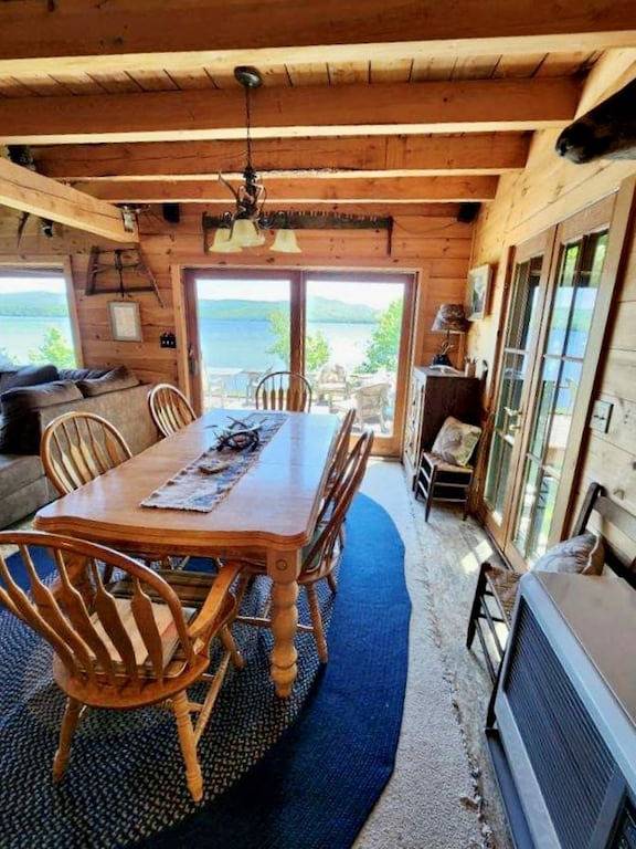 1. Conn. See, Bootsanleger vor Eigentum, King Size-Betten, große Terrasse, Weber Grill in Pittsburg (NH), Coös County