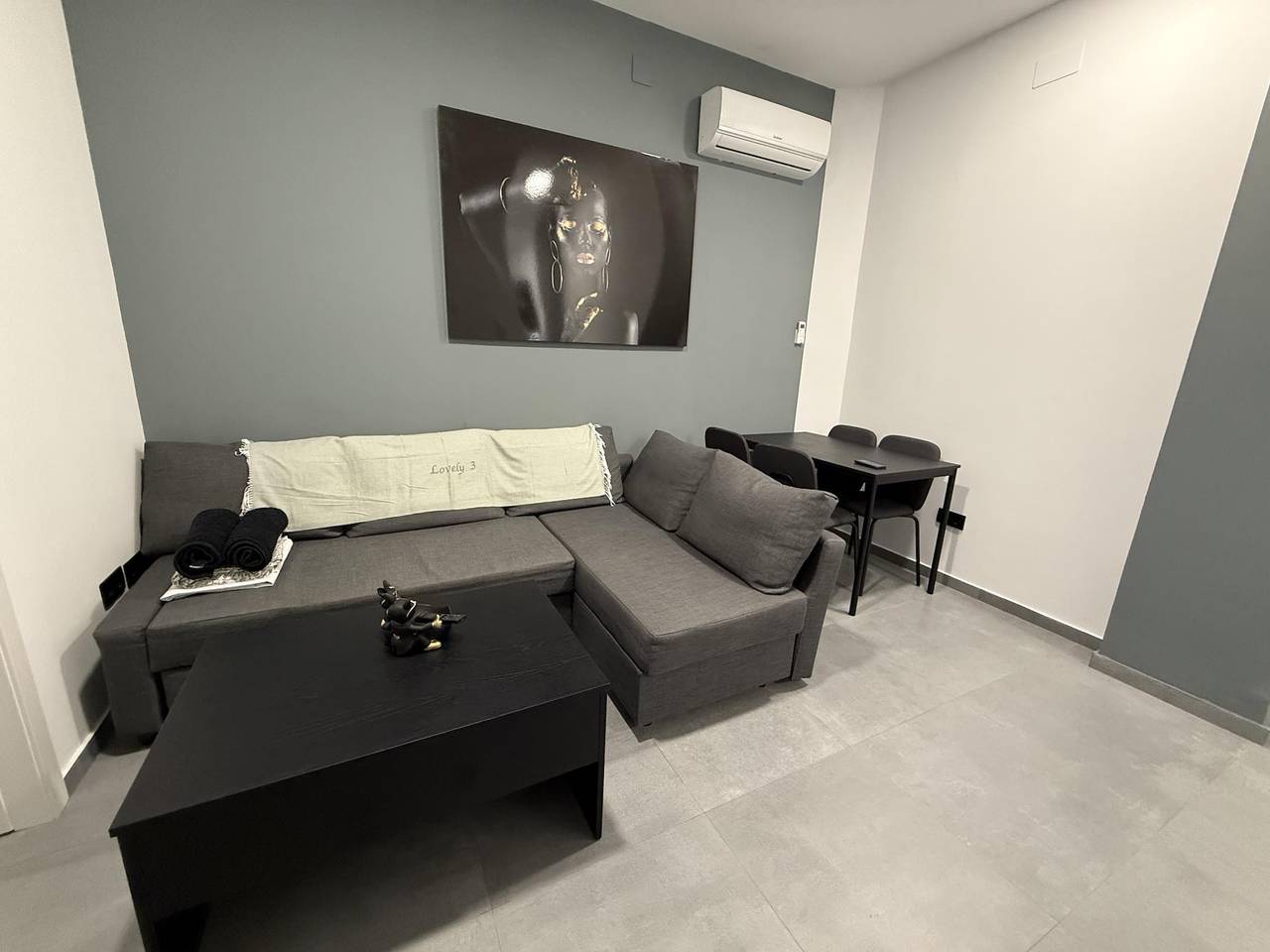 Apartamento vacacional entero, Precioso y elegante estudio en el centro de Alicante para 4 in El Barrio, Alicante