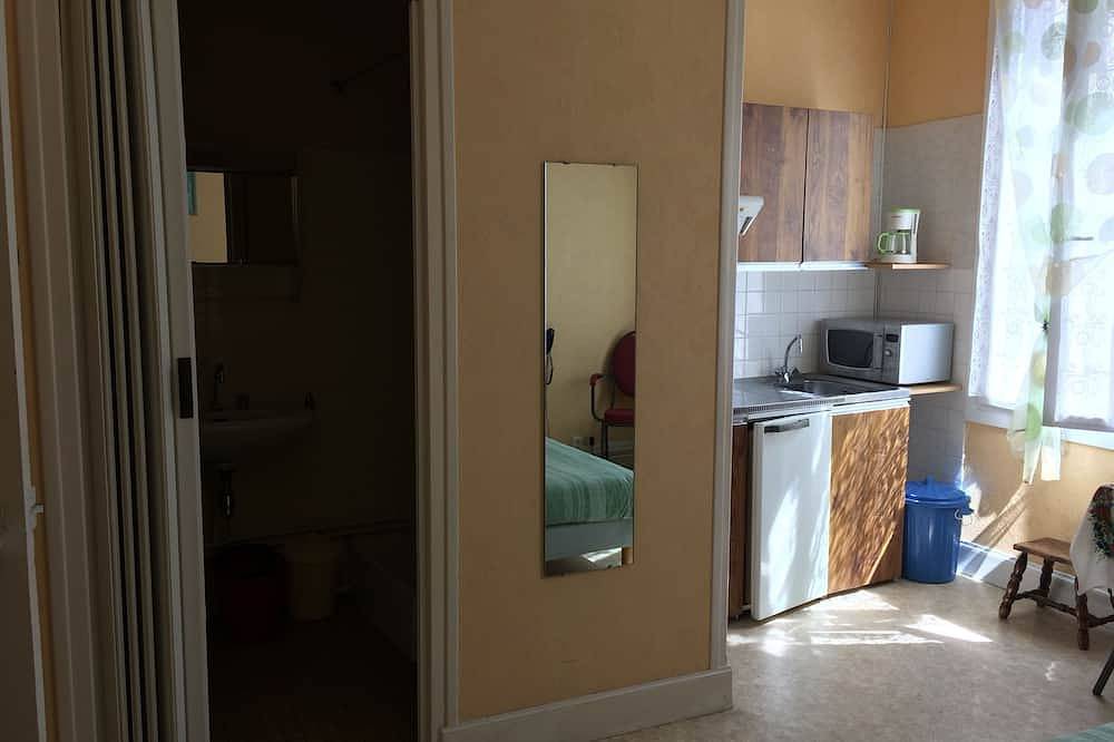 Apartamento entero, Beau studio avec 2 lits ( lits fait pour votre arrivée) in Néris-les-Bains, Región de Montluçon