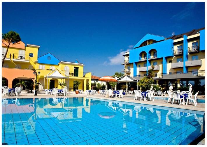 Hotel für 2 Personen, mit Kinderpool und Garten sowie Pool und Ausblick - 1