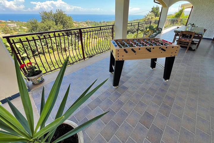 Ferienhaus für 6 Personen, mit Whirlpool und Balkon sowie Garten, mit Haustier