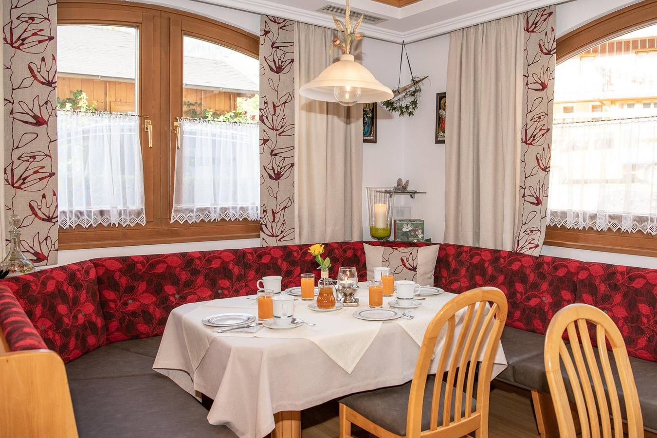 Geräumiges Doppelzimmer mit  Dusche, Wc und Balkon in Rauris, Ski Amadé