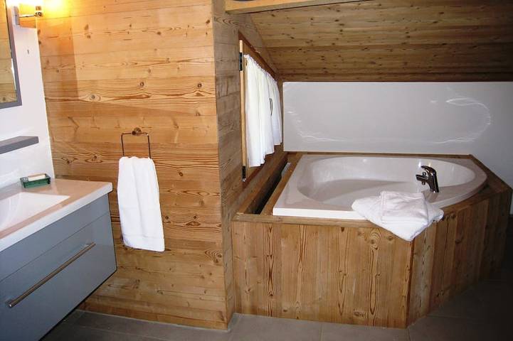 Charmant chalet rénové, dans le centre de Samoëns, 9 couchages (Grand Massif) in Samoëns, Région de Bonneville