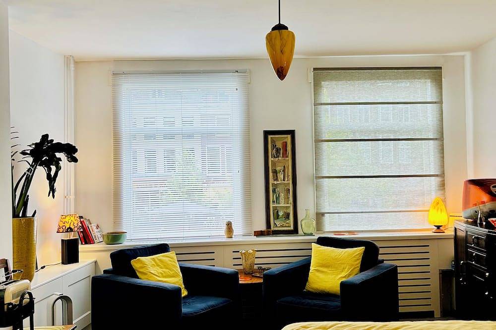 Entire apartment, Leiden City Centre Canal View Apartment in a 1750's building in Leiden, North Sea Netherlands