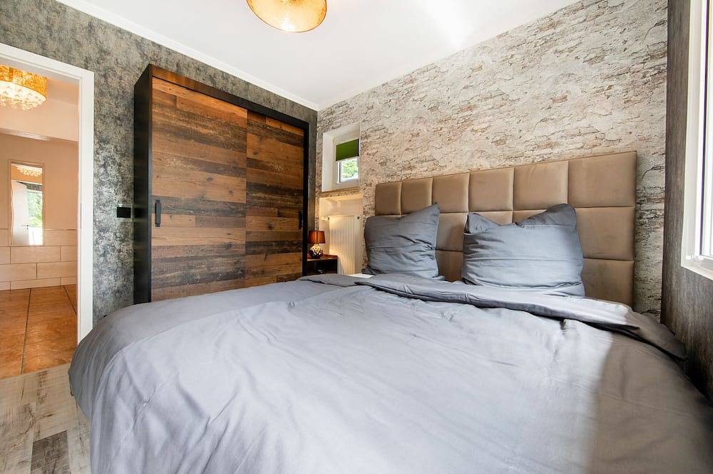 Ganze Wohnung, Exklusiv u. Stylisch! 5 *****Fewo am Ufer des Maarkessels mit Blick aufs Maar in Daun, Vulkaneifel