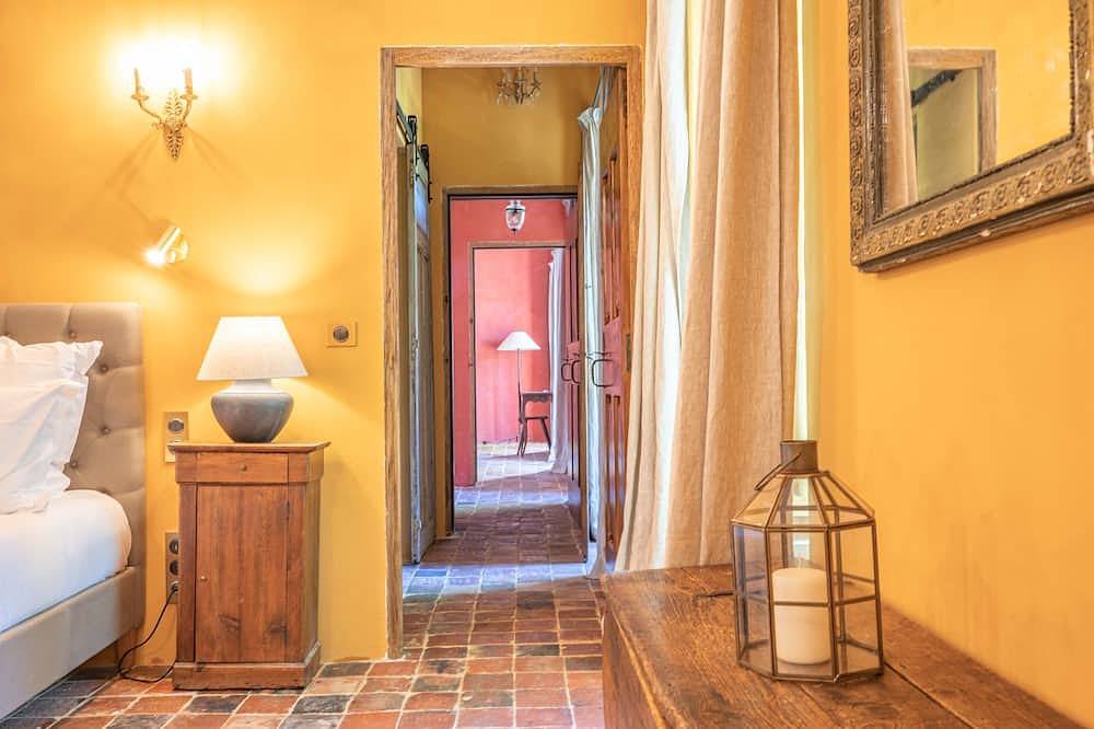 Magnificent 12th century priory in Provence - 9 rooms in Rognes, Aix-en-Provence und Umgebung