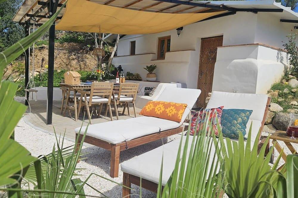 Gorgeous detached casita near Caminto del Rey with mountain views and a pool in Álora, Málaga Province