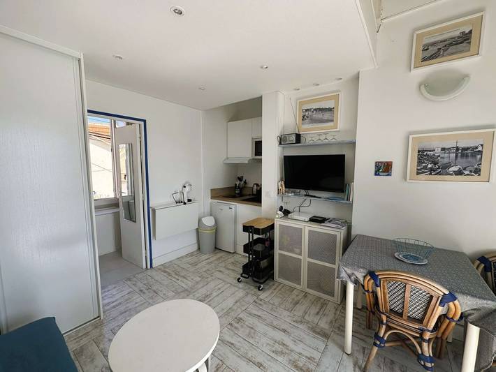 Estudio entero, Raro en alquiler, frente al mar, vista completa al mar, wifi... in Les Sablettes, La Seyne-sur-Mer