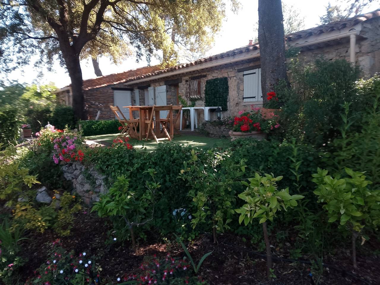 Bastidon Domaine L'hélion avec piscine privée, Wi-Fi et climatisation in Taradeau, Région de Draguignan