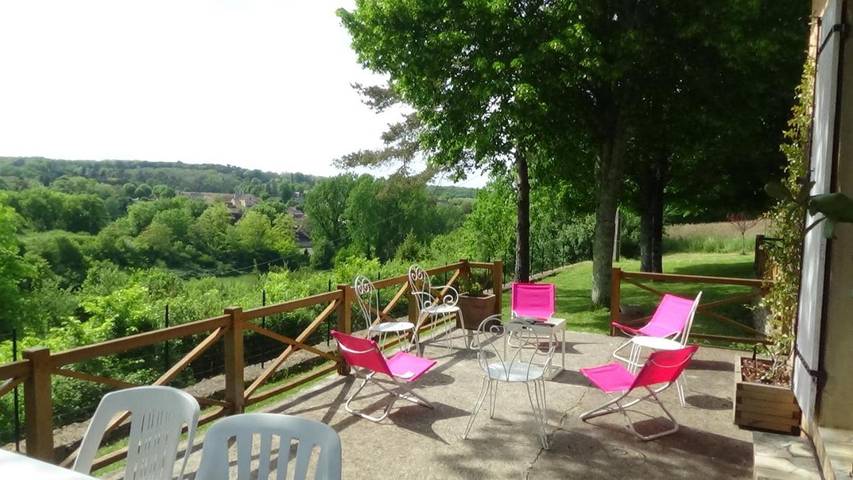 Location de vacances pour 6 personnes, avec vue et jardin, animaux acceptés à Montagnac-la-Crempse
