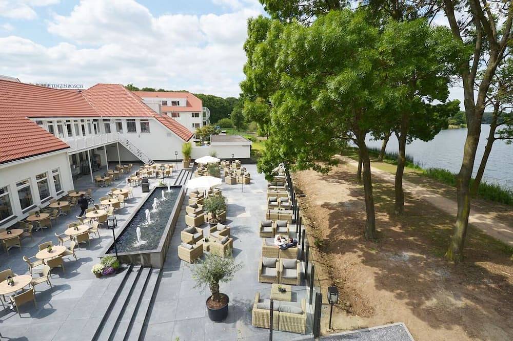 Comfort Meets Convenience Near Bossche Broek Nature Reserve! Onsite Dining in Noord-Brabant