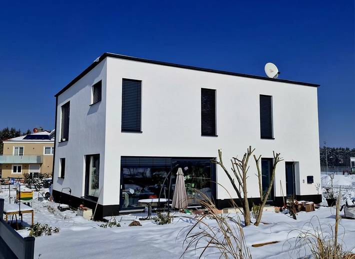 Guest House 'Cute Little Basement Apartment' with Wi-Fi