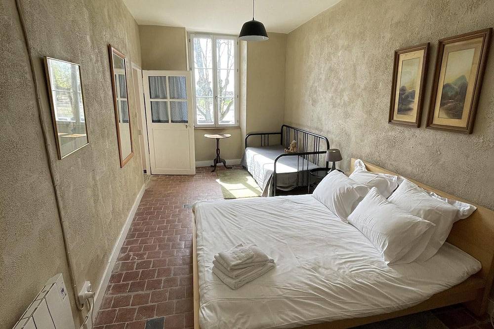 Apartamento entero, Habitacion Doble-Confortable-Baño privado-Vista al patio-Côté Cour in Nevers, Nièvre