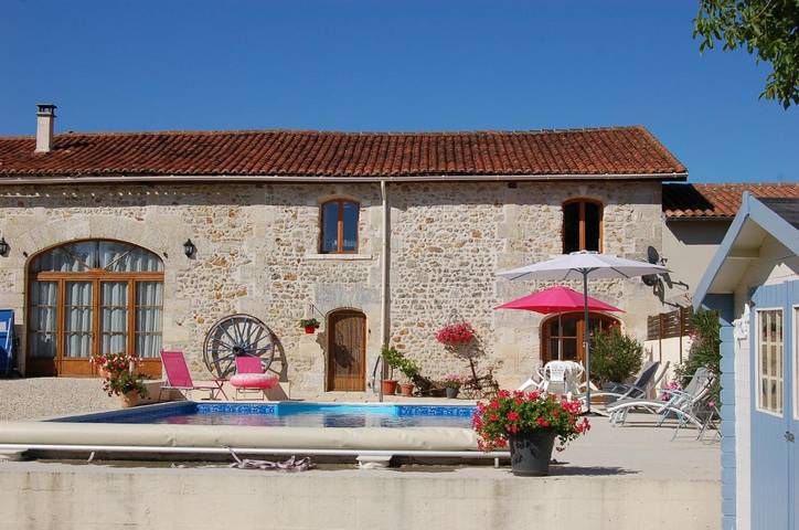 Gîte pour 5 personnes, avec jardin ainsi que vue et piscine à Yviers - 2