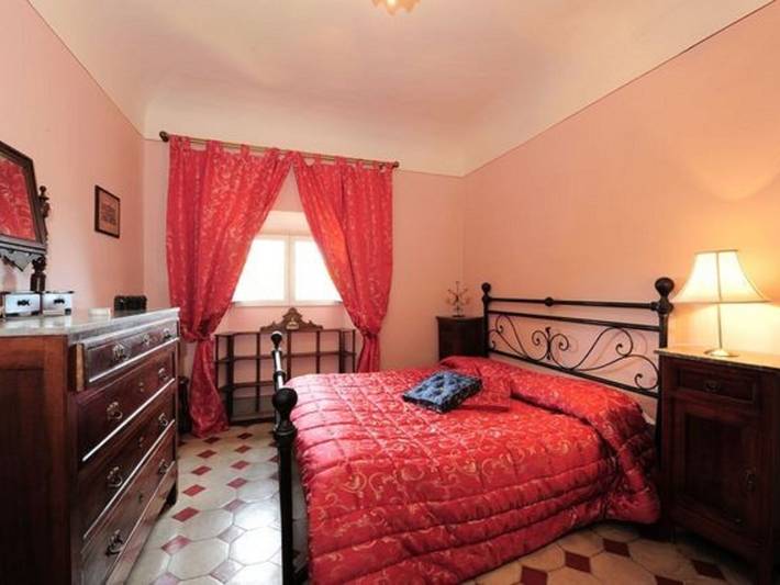 Agriturismo per 12 persone, con Terrazza e Giardino nonché Piscina a Rignano sull'Arno