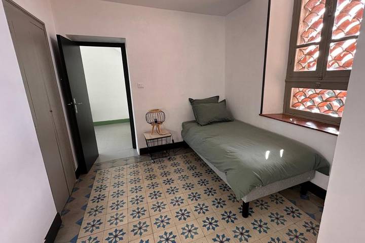 Gîte pour 3 personnes, avec terrasse et piscine ainsi que jardin et vue à Villeneuve-Minervois - 4