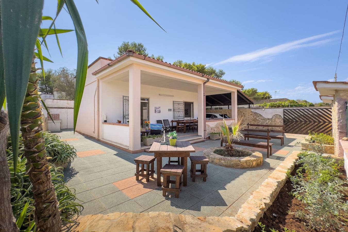 Villa 'White Sand Private' con giardino privato, Wi-Fi e aria condizionata in Torre Squillace, Golfo di Taranto