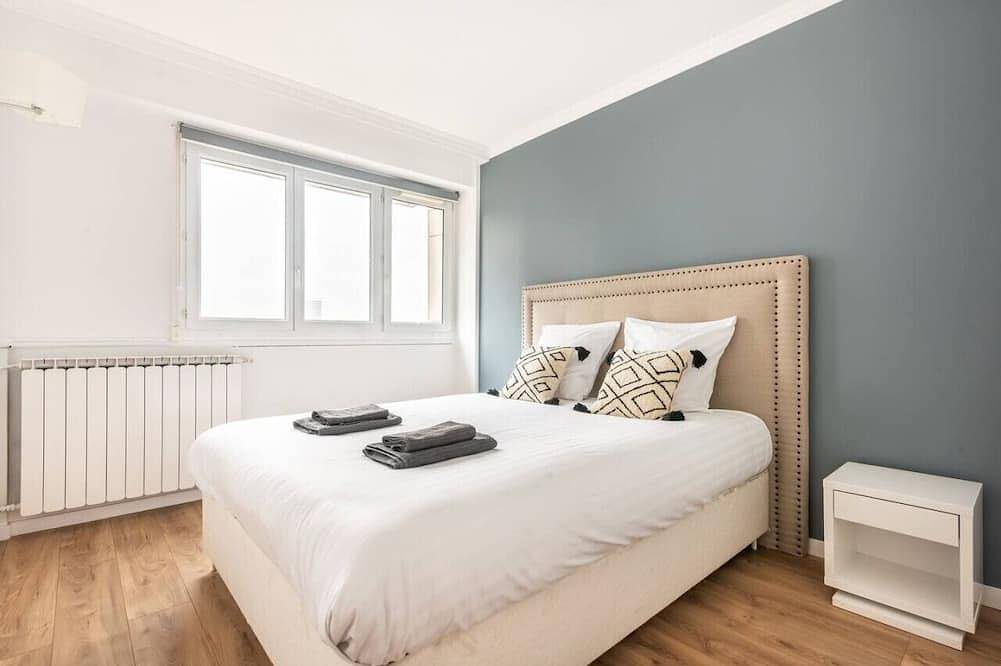 Entire apartment, Luxury apartment with Eiffel Tower view - Defense in Puteaux, Hauts-de-Seine