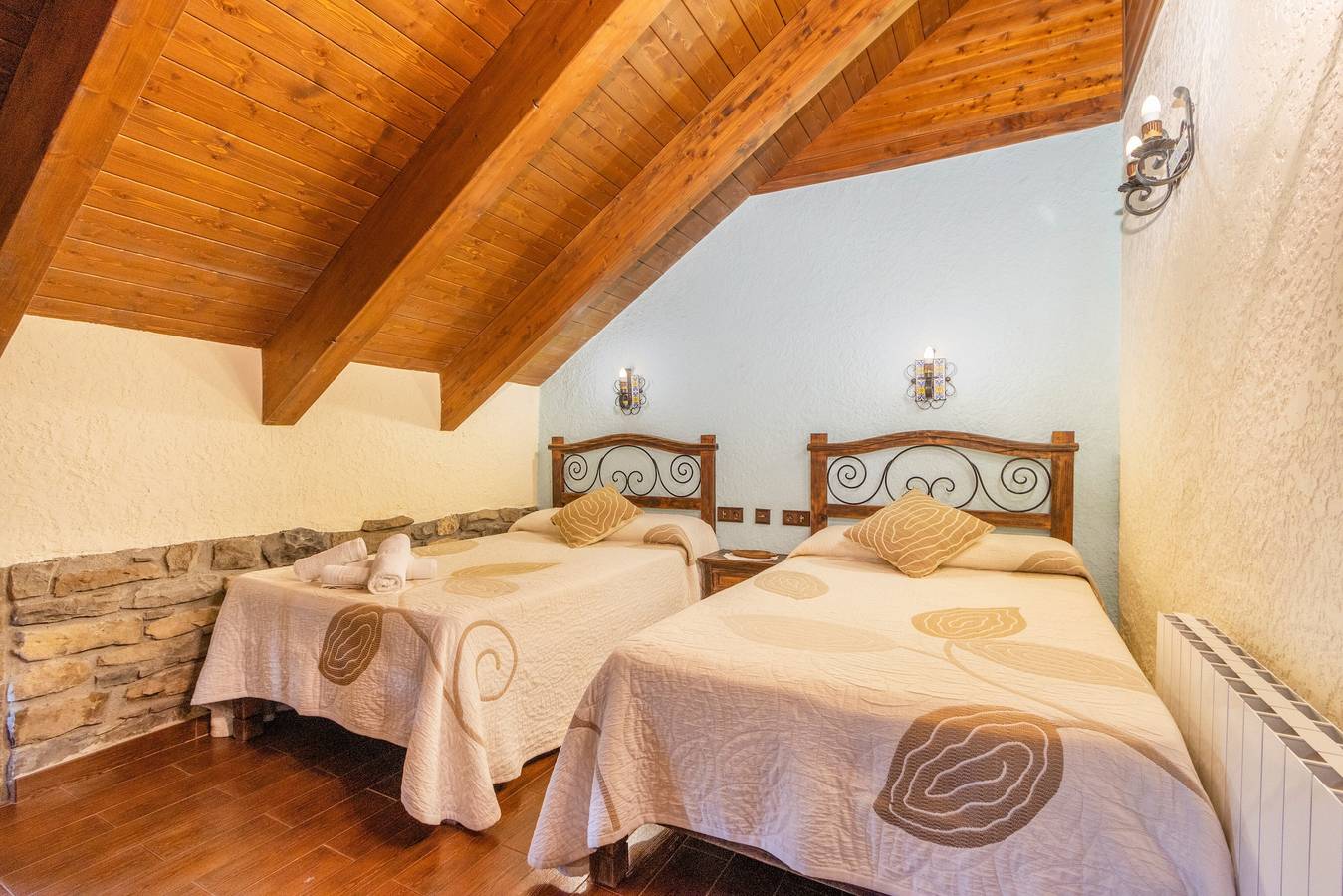 Ferienwohnung 'Larrás' mit Bergblick, Gemeinschaftsgarten und Wlan in Fiscal, Spanische Pyrenäen