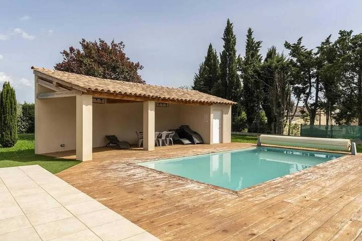 Location de vacances pour 10 personnes, avec jardin à Saint-Laurent-la-Vernède