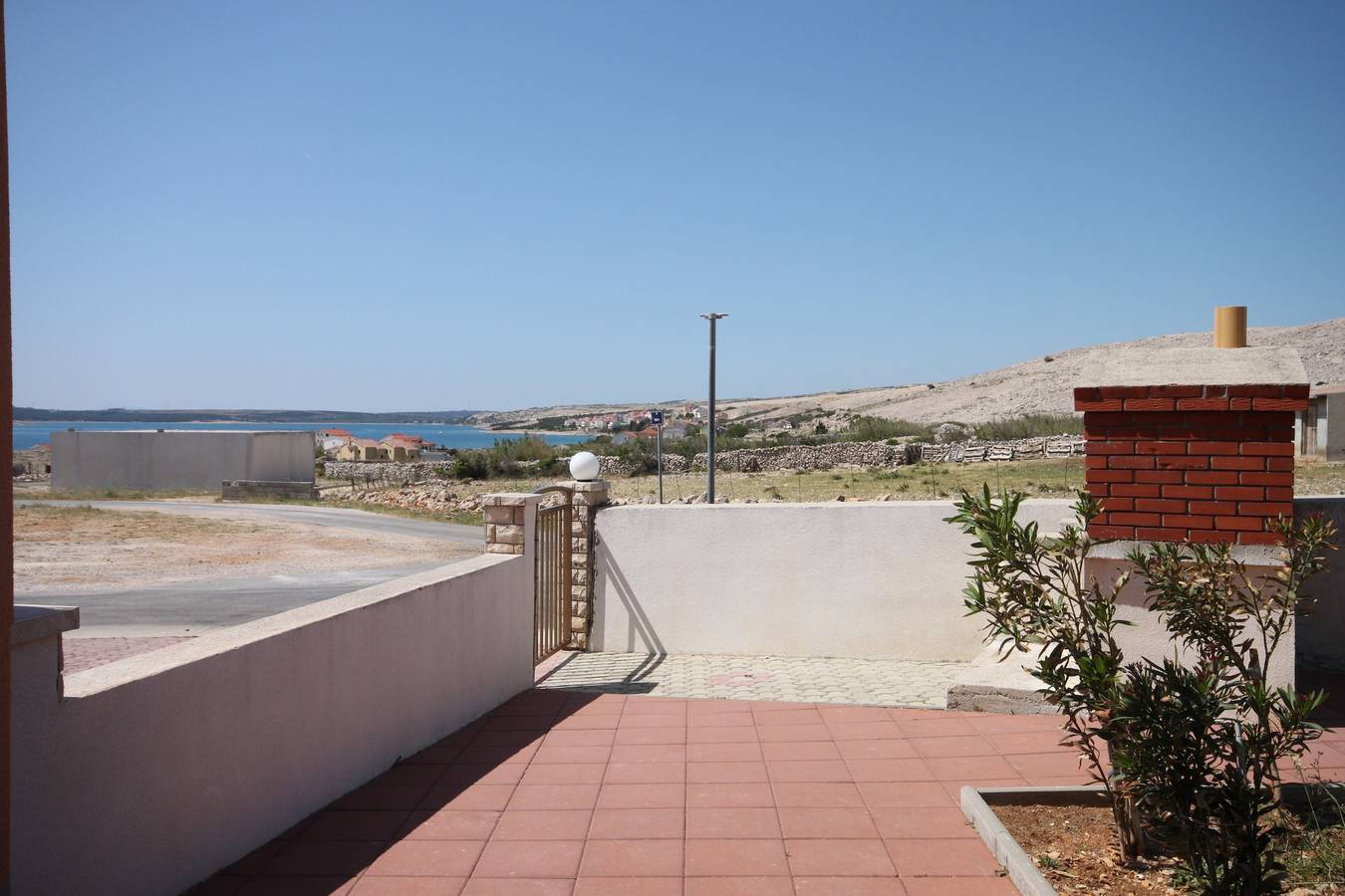 Ganze Wohnung, 1-Zimmer-Ferienwohnung mit Terrasse und Meerblick Kustici, Pag A-6287-d in Kustići, Pag