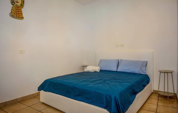 Ganze Ferienwohnung, Rückzug nach Ragusa: Schickes Apartment mit Terrasse & AC, 1km zum Stadtzentrum in Ragusa, Ragusa Provinz