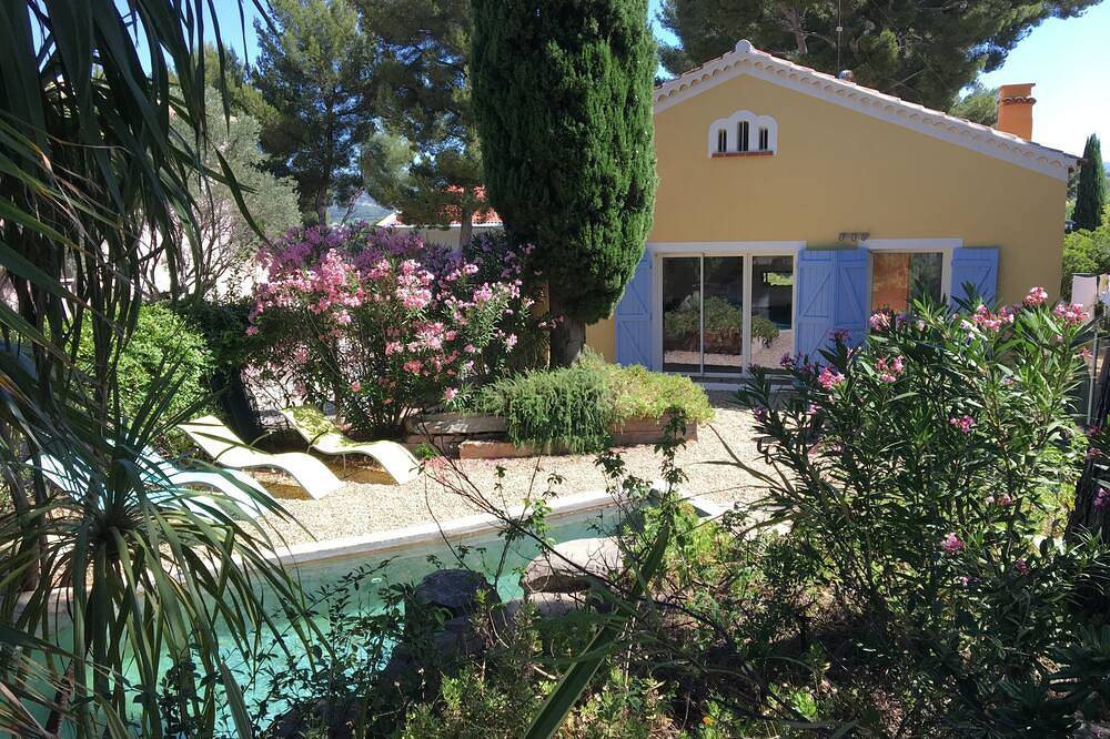 Villa avec Piscine à 500 m de la Grande Plage des Lecques. Grand Jardin paysagé in Saint-Cyr-sur-Mer, Côte méditerranéenne (France)