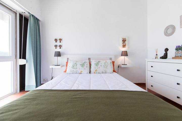 Apartamento de férias para 4 pessoas, com sauna e vista e ainda terraço em Sesimbra