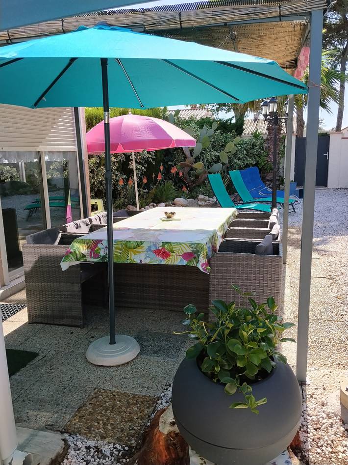 Villa 'Bord De Mer* chez roselyne*' with Private Garden, Parking, Wi-Fi in Saint-Cyprien-Plage, Saint-Cyprien