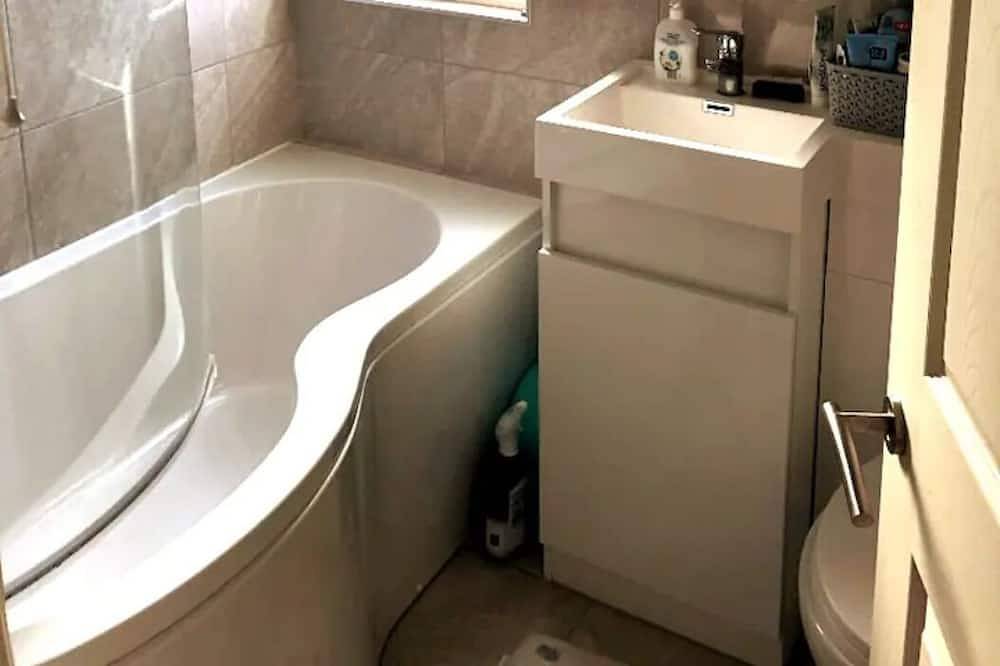 Entire House in Canterbury Centre - Free Parking - Wifi in Kent