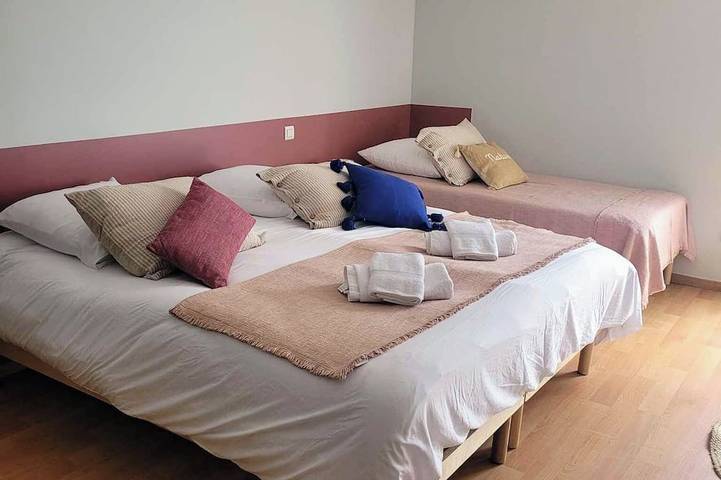 Location de vacances pour 14 personnes, avec terrasse ainsi que jardin et piscine, animaux acceptés à Sévignacq-Meyracq - 2