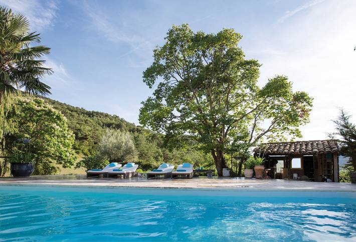 Gîte pour 2 personnes, avec piscine ainsi que jardin et terrasse à Saint-Ferréol-Trente-Pas