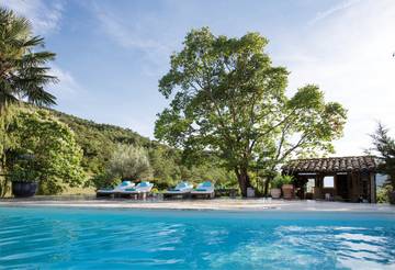 Gîte pour 2 personnes, avec piscine ainsi que terrasse et jardin à Saint-Ferréol-Trente-Pas