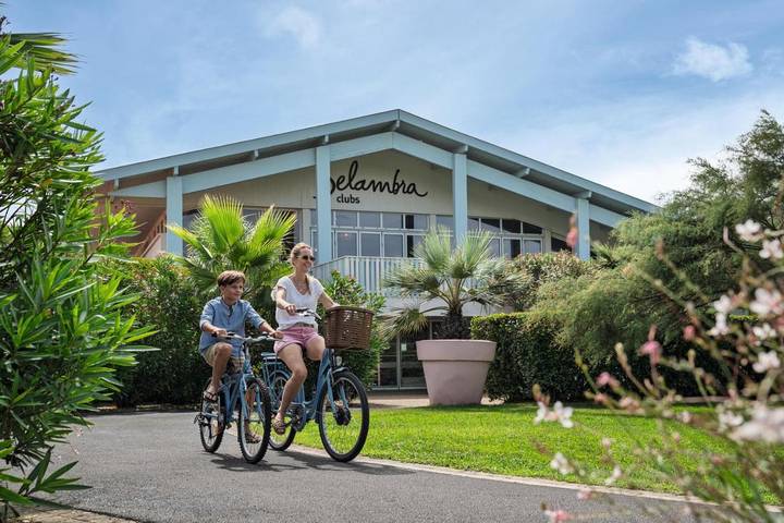 Hôtel pour 3 personnes, avec piscine ainsi que jardin et terrasse