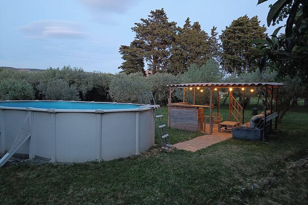 Quiet country house surrounded by olive trees, at the foot of the Luberon in Provence. in Cheval-Blanc, Parc naturel régional du Luberon