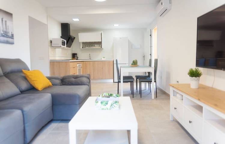 Apartamento para 8 personas, con Jardín y Piscina para niños en Roquetas de Mar