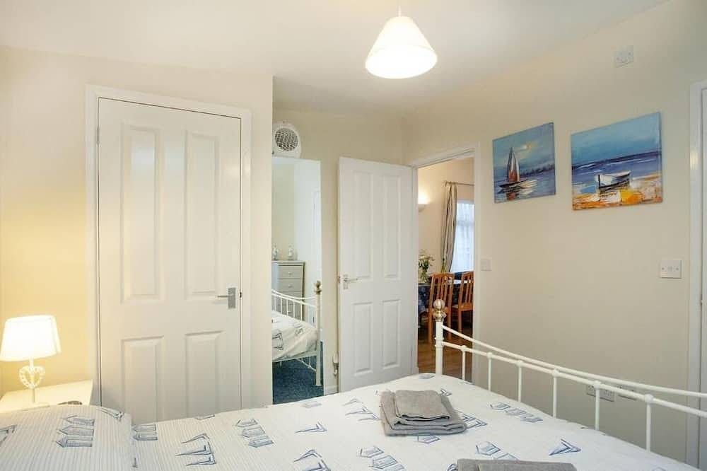Dartmouth Devon- 2 bedrooms detached chalet - 2 bathrooms & parking outside door in Dartmouth, Devon