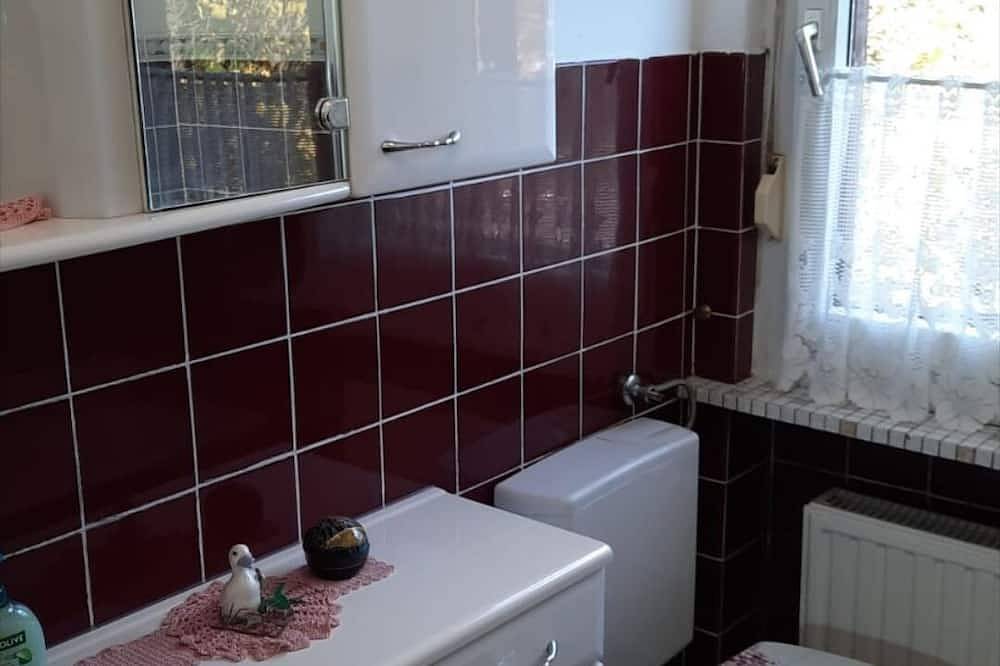 Ganze Wohnung, Gemütliche Ferienwohnung mit Balkon und Terrasse in Knüllwald, Schwalm-Eder-Kreis