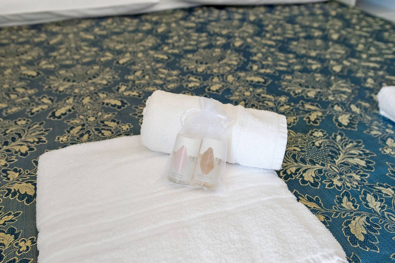 Chambre d’hôtes « Giardini Di Corte - Standard » avec vue sur le lac, Wi-Fi et climatisation in Maderno, Toscolano-Maderno