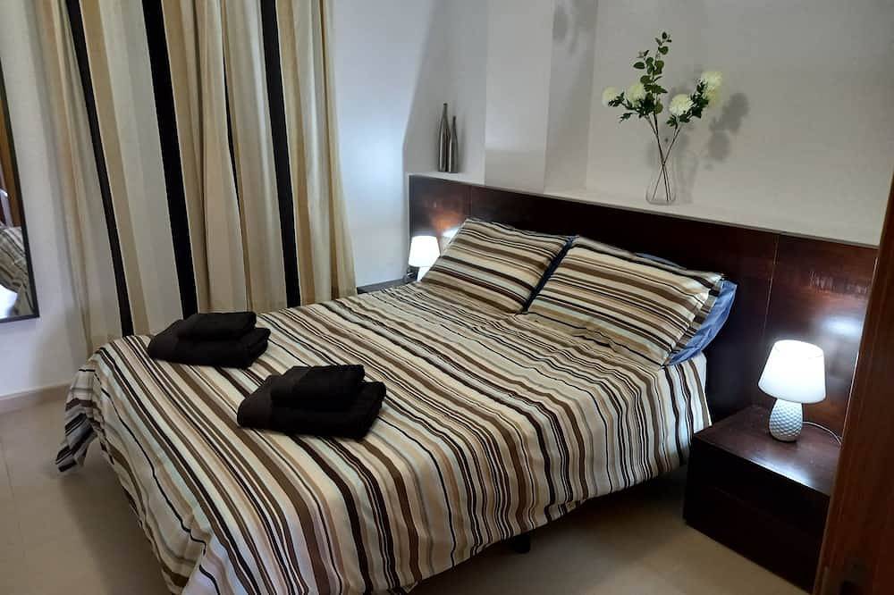 Apartamento entero, Apartamento en planta baja con terraza, jardín y piscina in Golf Resorts Murcia, Murcia 