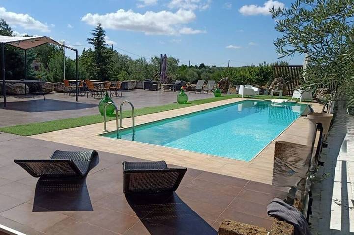 Location de vacances pour 10 personnes, avec Balcon et Jardin à Acquaviva delle Fonti