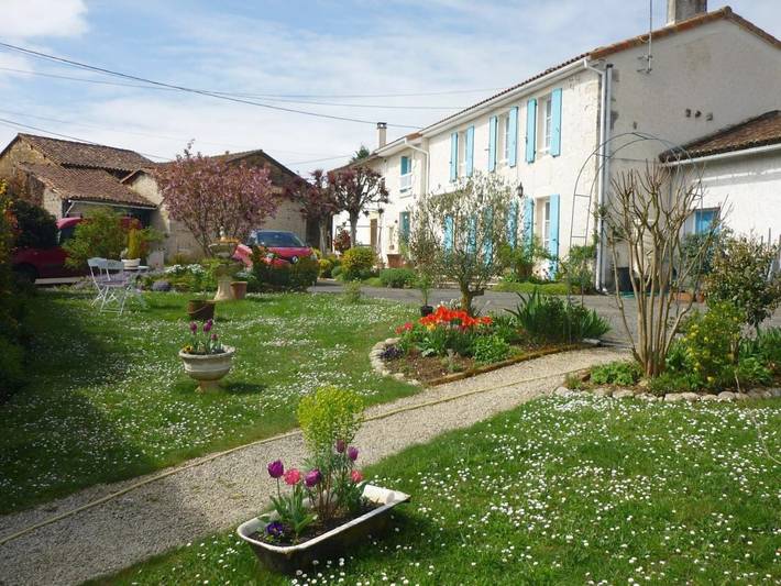 Chambre d’hôte pour 5 personnes, avec jardin et vue à Beaulieu-sur-Sonnette