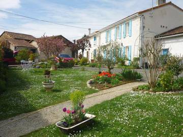Chambre d’hôte pour 5 personnes, avec jardin et vue à Beaulieu-sur-Sonnette