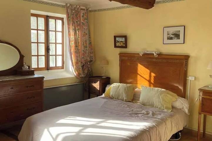 Charming house in Esparron de verdon, at the foot of the castle, overlooking the village. in Esparron-de-Verdon, Alpes de Alta Provenza