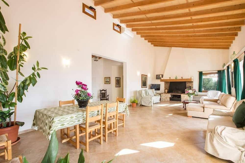 Perfect Country House in the Heart of Mallorca in Vilafranca de Bonany, Majorca Center