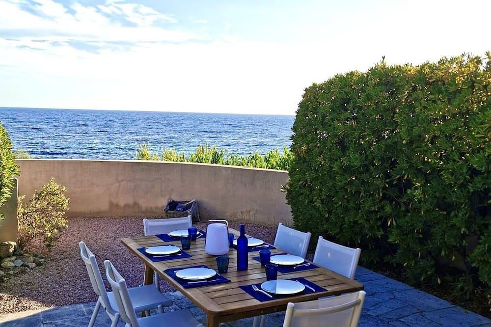 Beachfront villa, terrace and air conditioning, 5 min beach in Sausset-les-Pins, Mediterranean Coast (France)