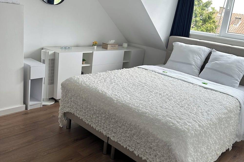 Entire apartment, Charming 2-bedroom apartment in Rotterdam with city views in Rotterdam, South Holland