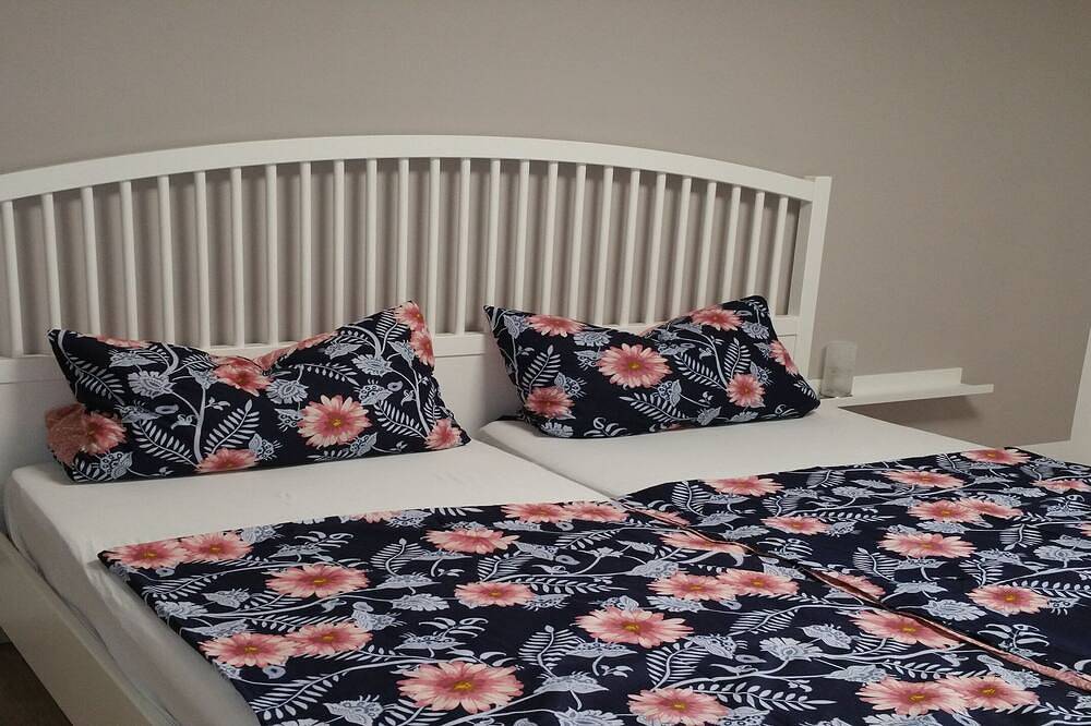 Ganze Wohnung, Ferienwohnung mit Terrasse und Kamin, 2 Schlafzimmer, max. 4 Personen in Bodenwerder, Landkreis Holzminden