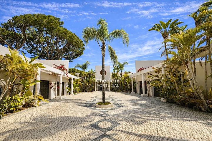 Villa for 16 people, with garden and terrace in Quarteira